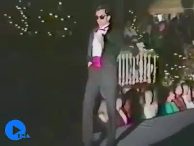 Những cú ngã 'hài hước' của người mẫu trên sàn catwalk