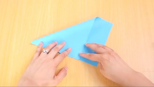 Gấp tờ giấy thành hình vuông
