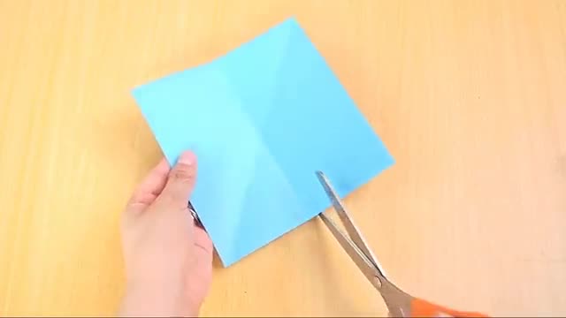 Cắt đôi hình vuông