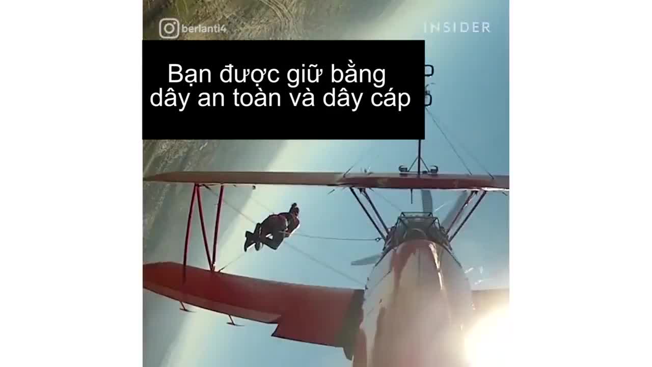 Đi bộ trên cánh máy bay trò chơi mạo hiểm cho người không sợ chết