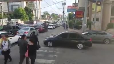 Đường dành cho người đi bộ thì mình cứ đi thôi!