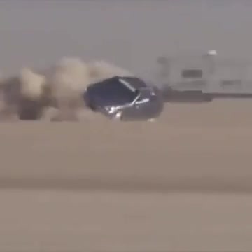 Tay đua sống sót thần kỳ khi ô tô bị nật ở tốc độ 320 km/h