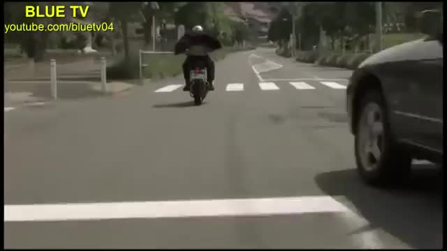 Khi thanh niên cứng đi xe máy 