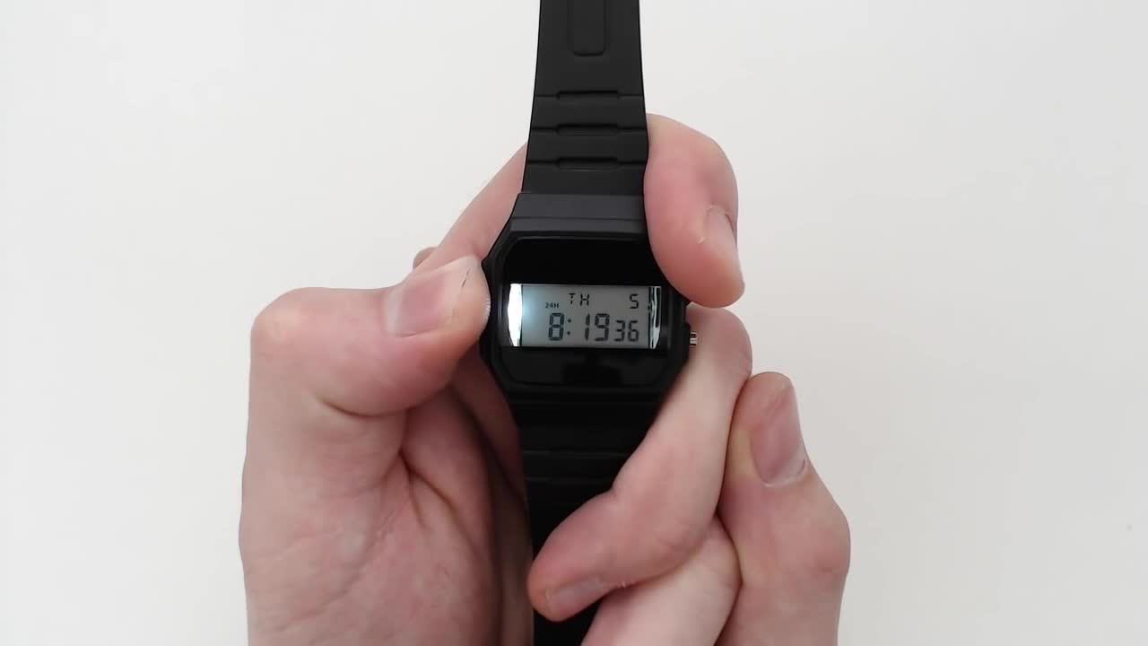 Hãy nhìn chiếc đồng hồ điện tử Casio cũ kỹ được "độ" thêm nhiều tính năng mới mẻ và hiện đại!