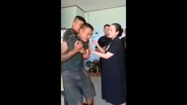 Đến anh lính cũng sợ tiêm nói gì các em bé