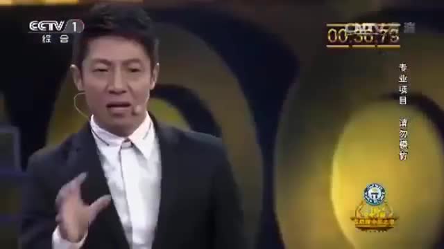Bất ngờ trước màn lập kỉ lục thế giới xuyên dưa hấu bằng 'máy bay giấy'