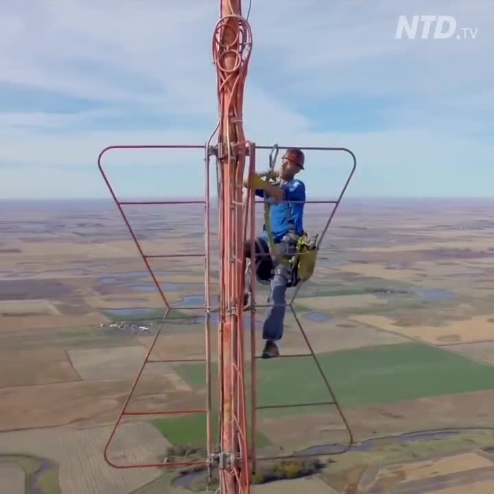 Thay bóng điện ở độ cao hãi hùng