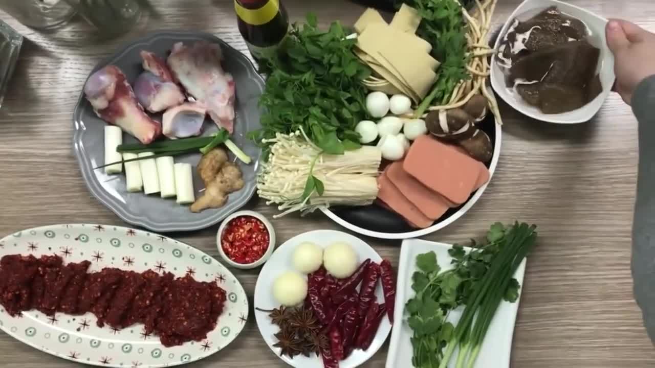 Ăn lẩu bằng cây nước nóng lạnh 