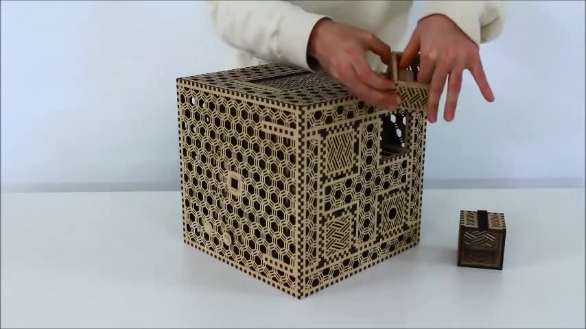 Chiếc hộp gỗ giản dị giấu đồ khiến trộm bó tay 