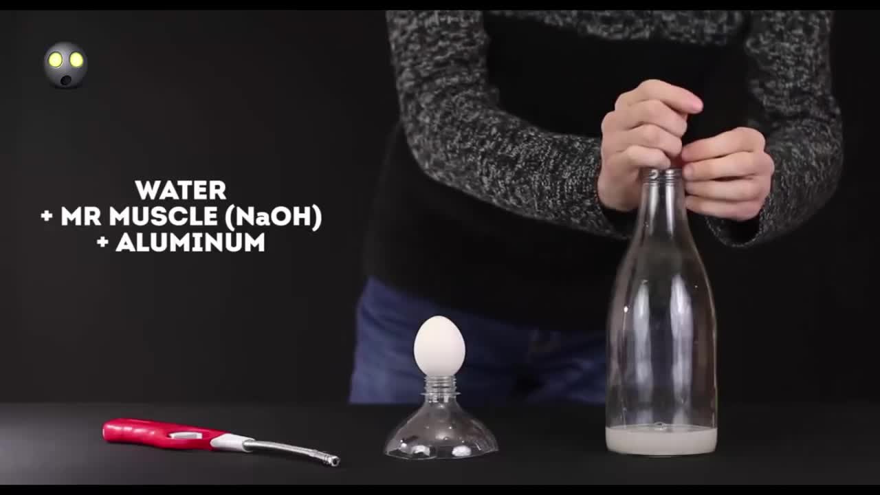 Đố bạn làm cách nào để cho quả trứng vào chai 
