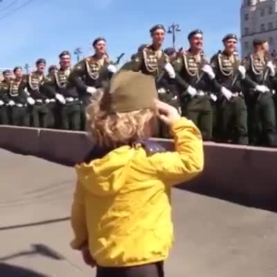 Cháu chào các chú 