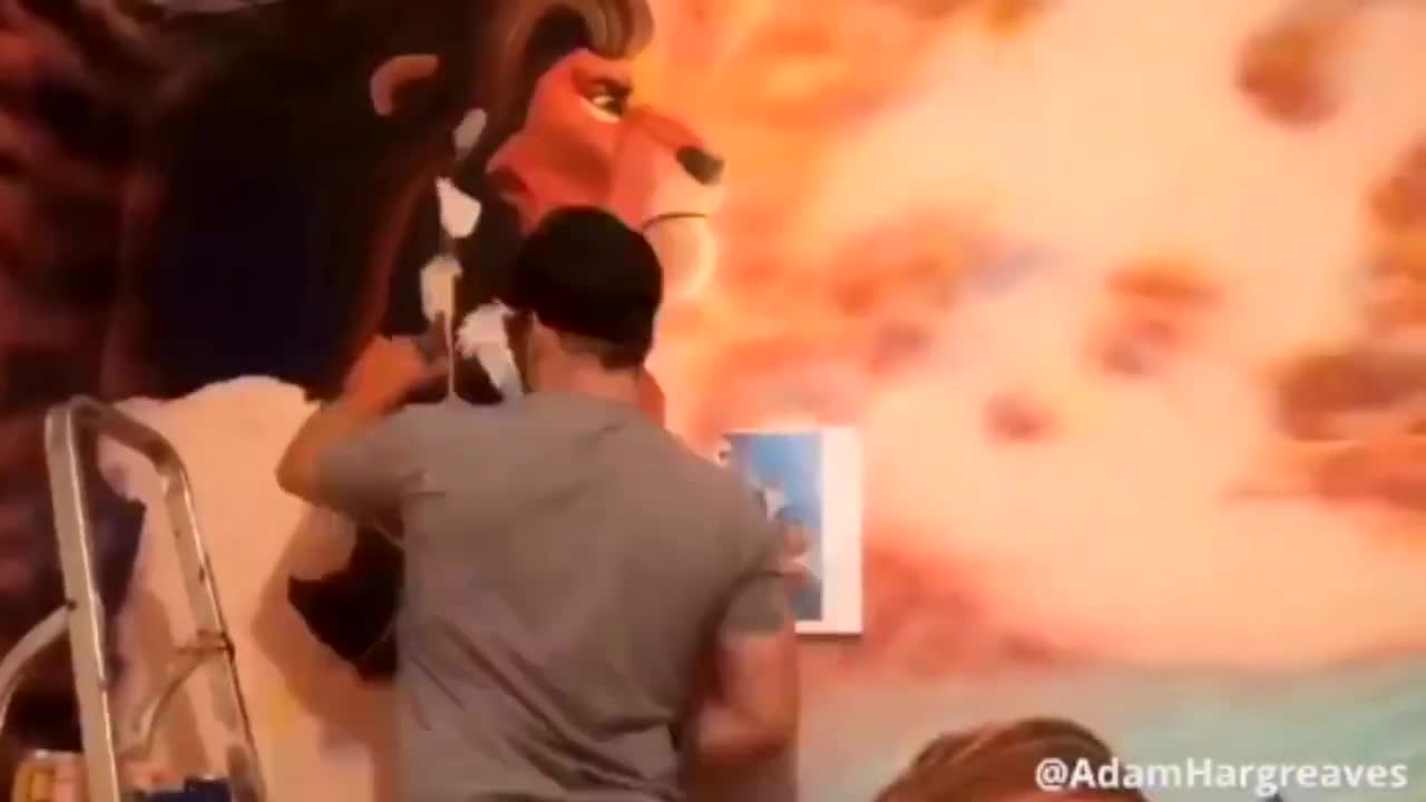 Bố gây bất ngờ cho con gái 3 tuổi với bức tranh tường là nhân vật Disney!