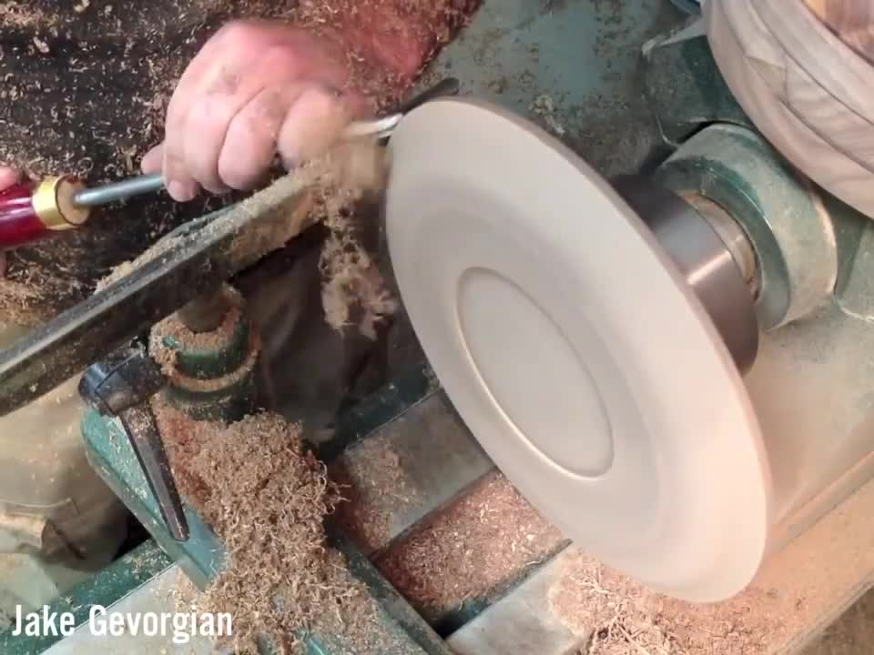 Làm ra chiếc đĩa gỗ là như thế này đây!