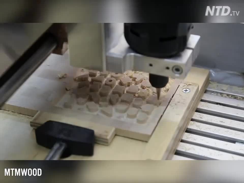 Đây là cách mà họ làm bàn cờ vua bằng gỗ! Quá tinh tế!