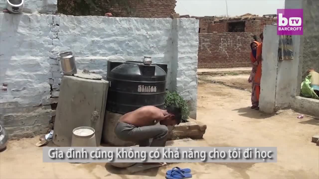 Người đàn ông không tay trở thành thợ may tài ba
