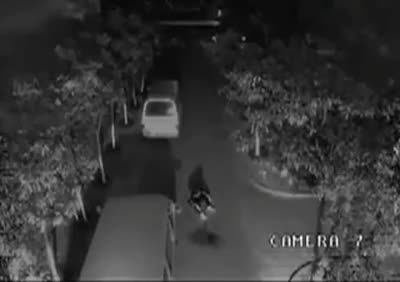 Người đàn ông đen đủi bị sét đánh 2 lần trong chưa đầy 1 phút