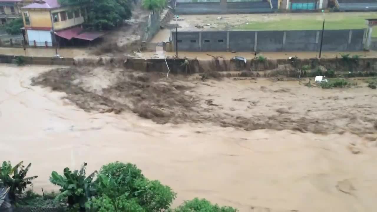 Cảnh lũ kinh hoàng tại huyện Mù Cang Chải
