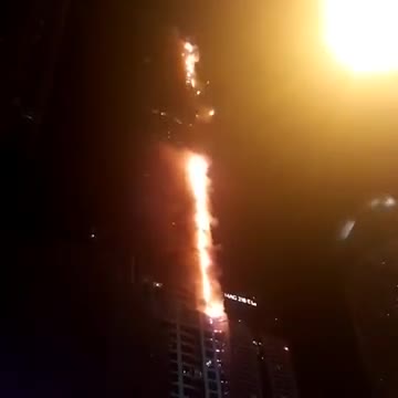 Tháp "Đuốc” 79 tầng ở Dubai cháy ngùn ngụt