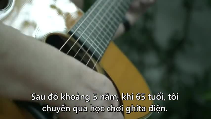 Bà cụ 80 tuổi Singapore chơi nhạc rock