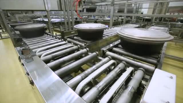 Dây chuyền nấu cơm không cần đầu bếp của Nhật