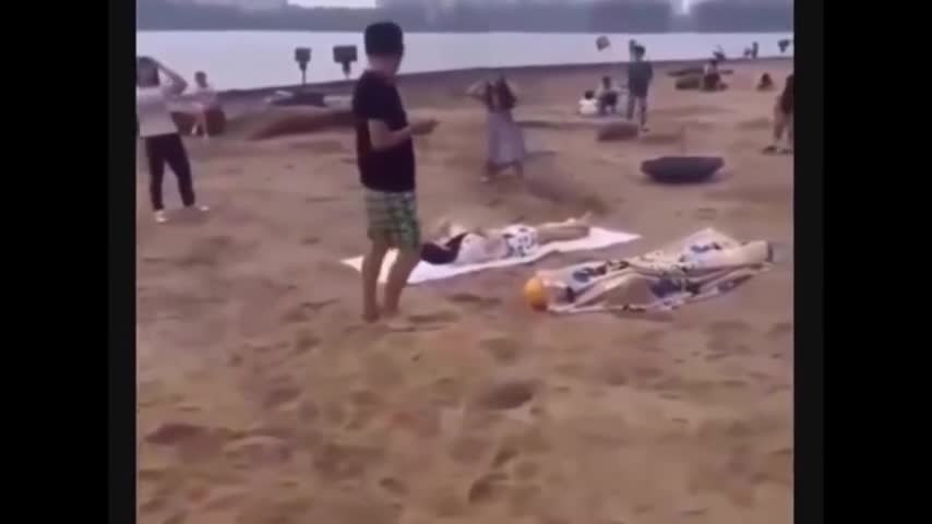 Chạy thục mạng vì giúp người khác