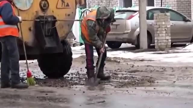 Sự khác biệt giữa vá đường thủ công và công nghệ cao