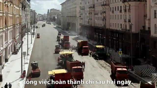  Đội quân máy và người hoàn thành việc sửa đường ở Moscow