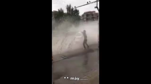  Trời mưa nên tránh cái gì