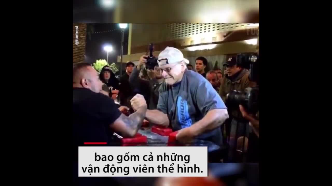 Cụ ông 72 tuổi vật tay thắng thanh niên trai tráng