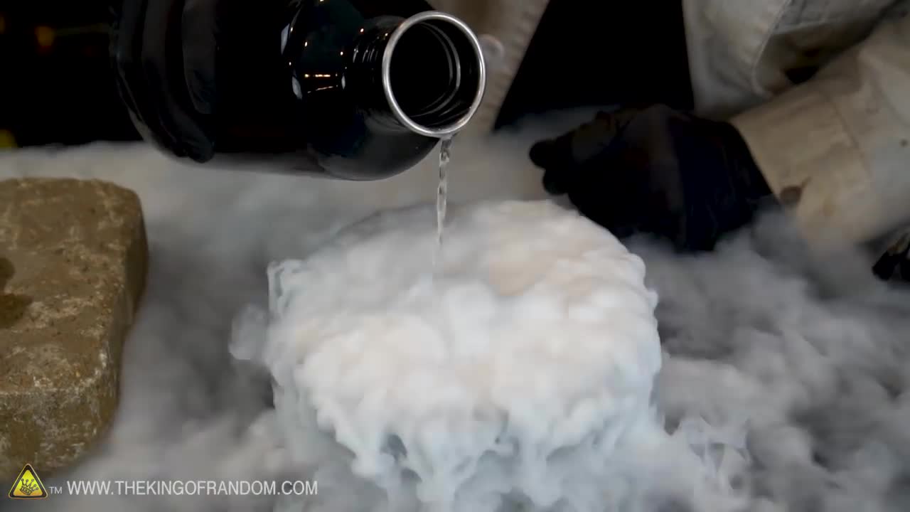 Xăng bị đóng băng có còn cháy được nữa không?