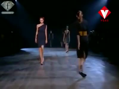 Phía sau 1 cô gái Catwalk 