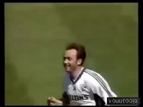 Cú sút nhanh nhất thế giới 266km/h