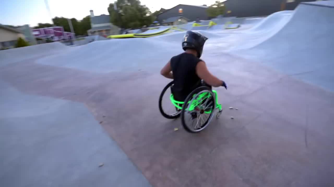 Màn Trượt xe lăn Freestyle Aggressive mạo hiểm và đầy nghị lực của anh chàng khuyết tật Gnarly