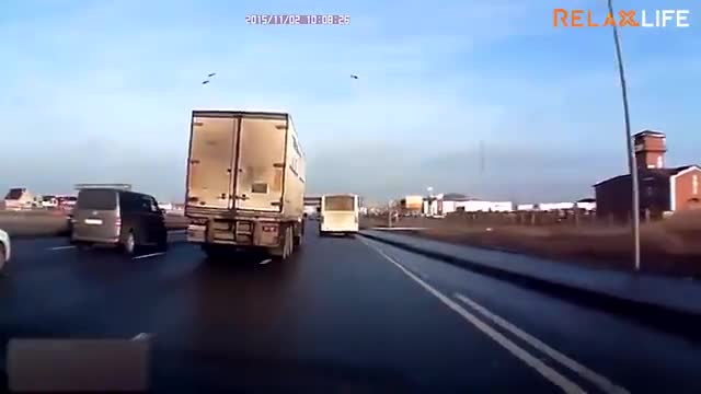 Giờ mới hiểu tay lái lụa là như nào