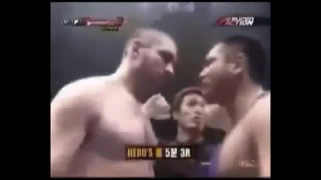 Võ sĩ bị hạ knock out vì hôn đối thủ