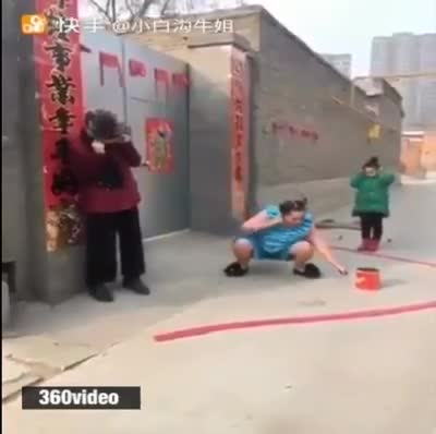 Biết người ta sợ rồi mà còn hù 