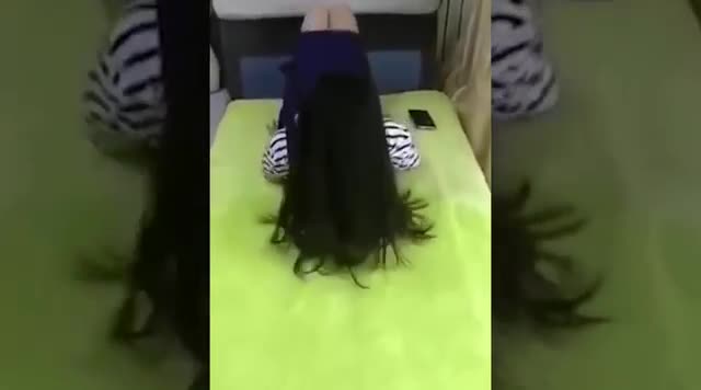 Mái tóc ma thuật khiến các chị em khóc thét
