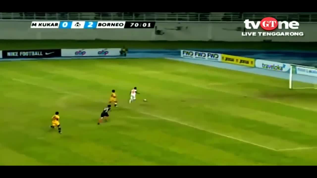 Pha tăng tốc ghi bàn như Usain Bolt