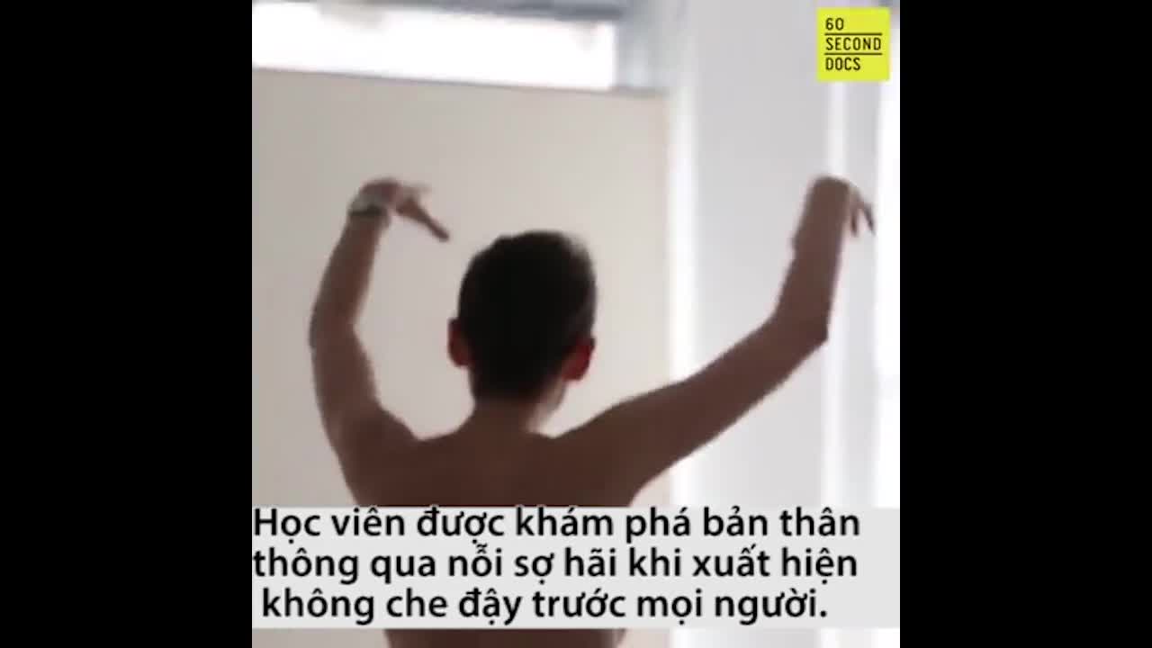 Lớp yoga khỏa thân