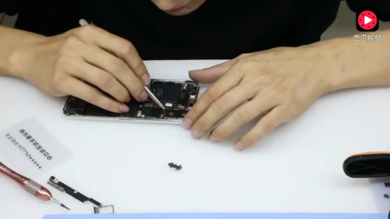 Video mổ bụng iPhone X đầu tiên trên thế giới