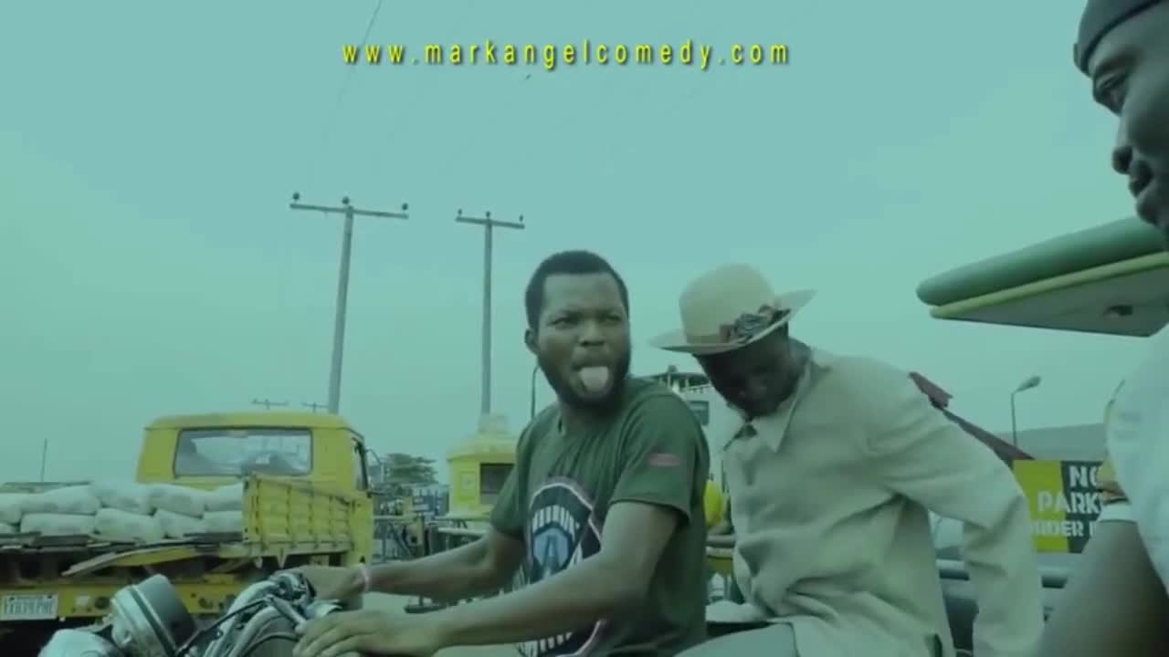 Tài xế xe ôm tháo chạy dù gặp phải khách 'sộp'