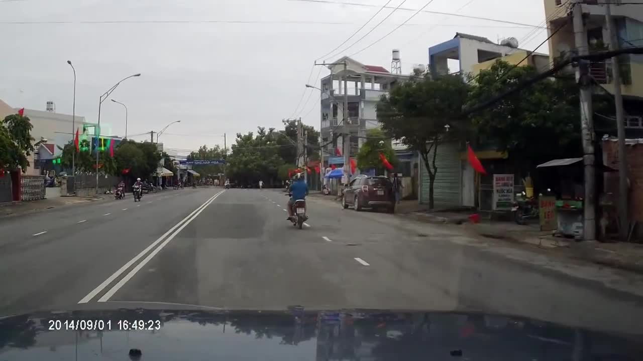 Không băng qua đường khi không quan sát