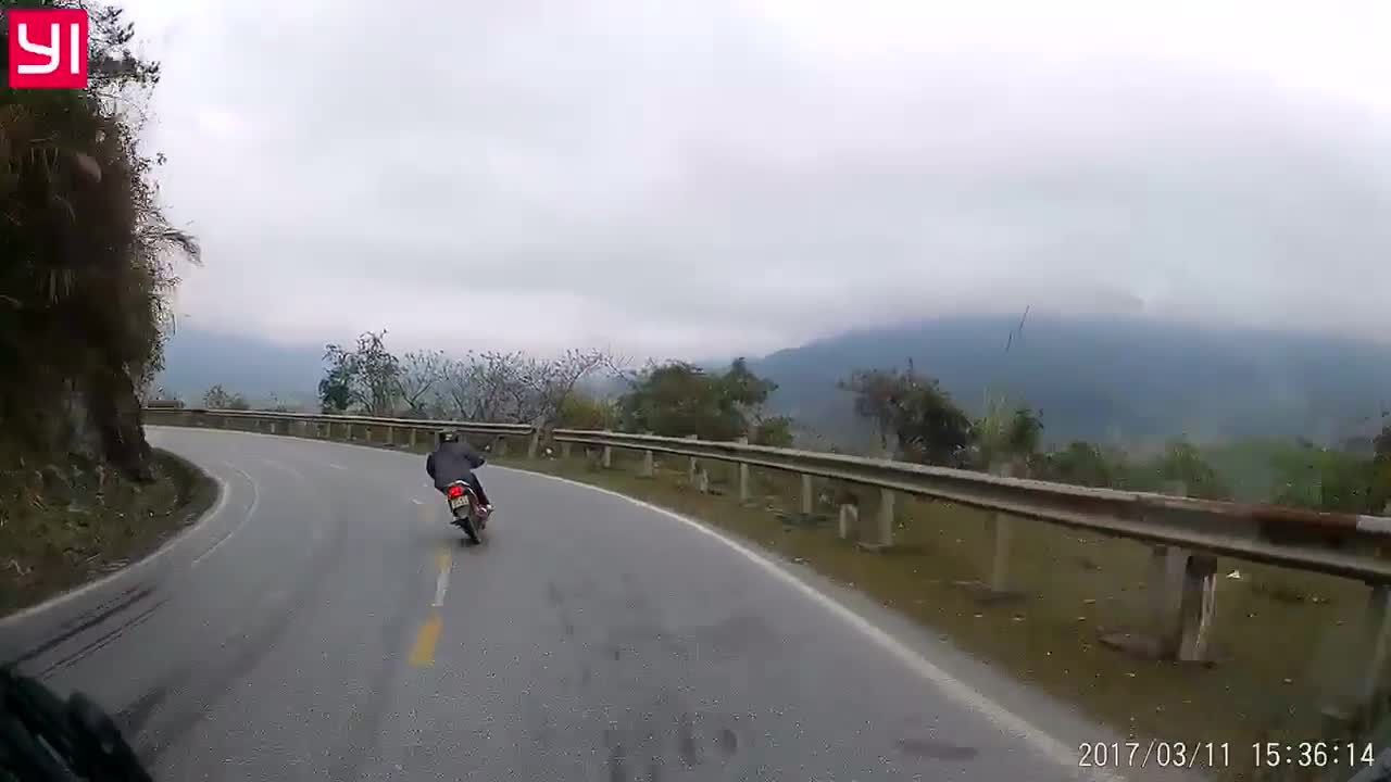 Không vượt trên đường cong, khúc cua