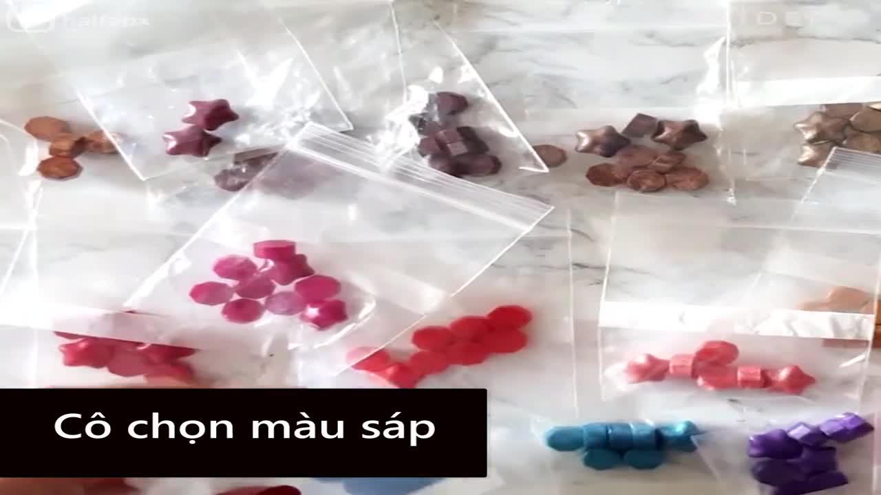 Biến dấu niêm phong thư thành tác phẩm nghệ thuật 