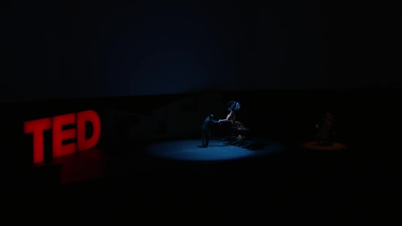 Huang Yi & KUKA nhảy cùng robot