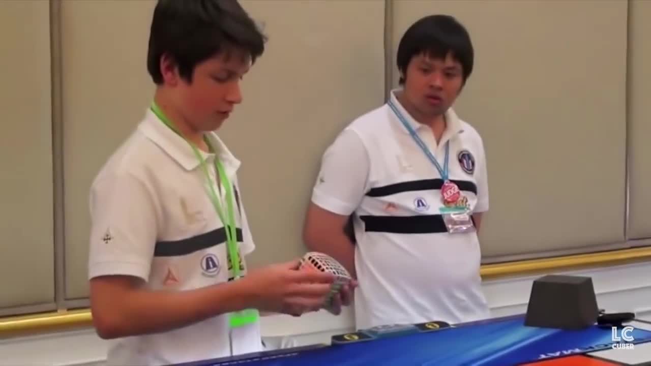 Những tai nạn hài hước khi thi rubik