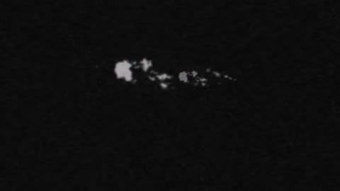 Ảnh từ Apollo 16 cho thấy UFO quay quanh Mặt Trăng