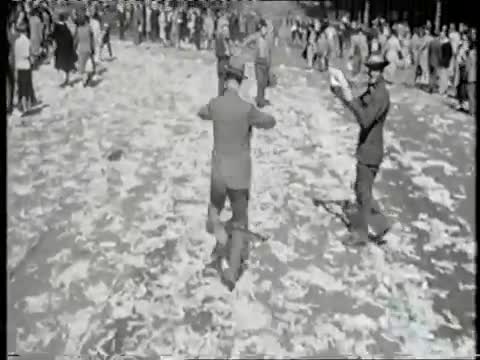 Is Ern Hill the mystery dancing man of 1945