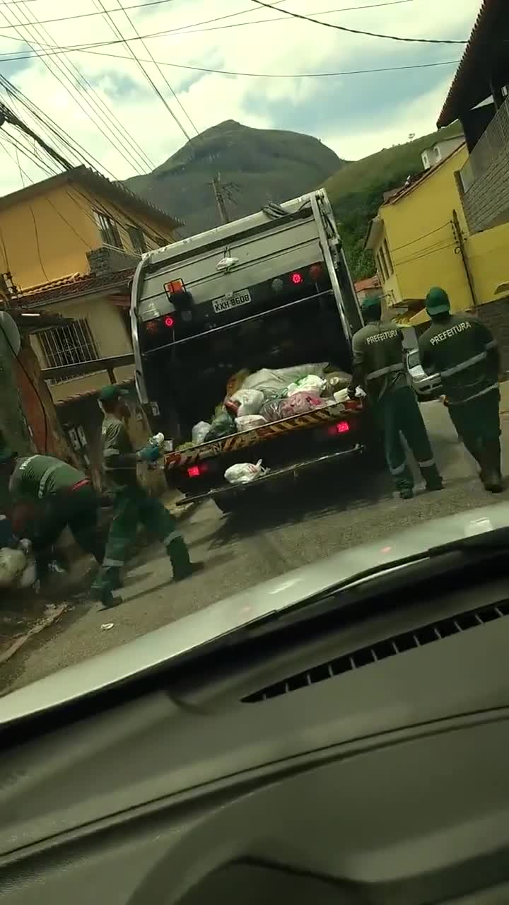 Dù chuyện gì xảy ra, họ luôn luôn vui vẻ!