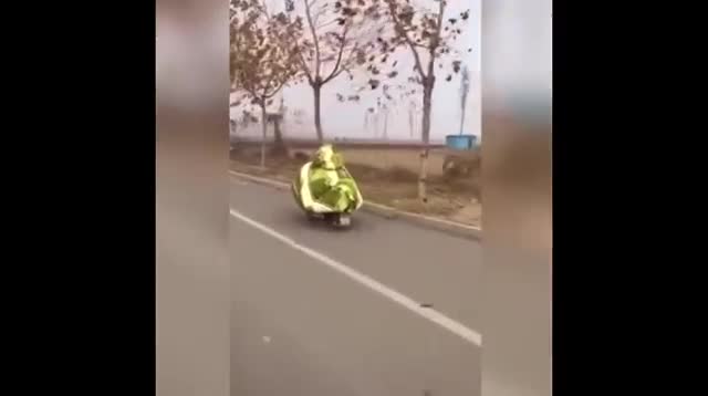 Cách chống rét đi làm khiến nhiều người khóc thét